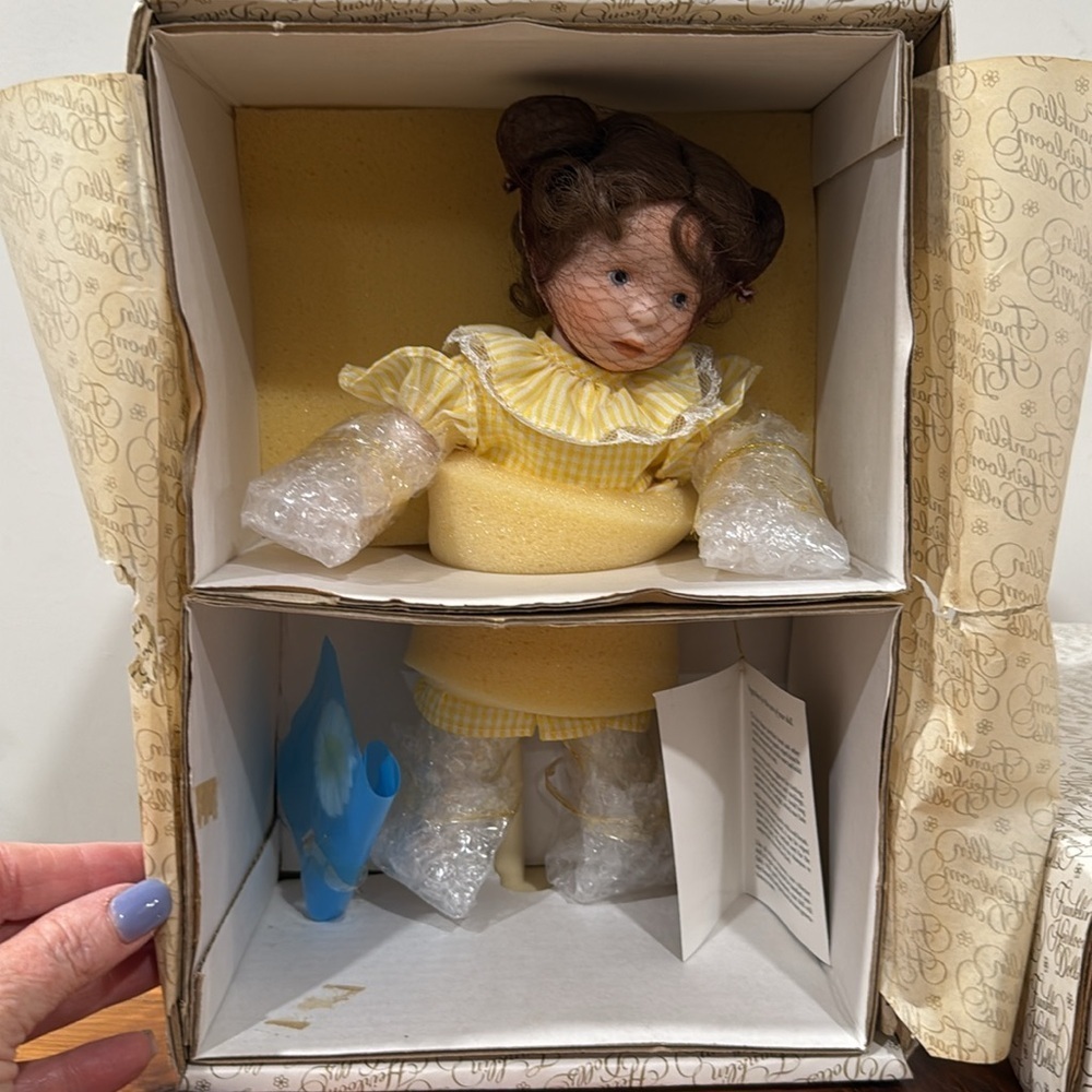 NIB Vtg Franklin Mint Heirloom Dolls Days Of The Week Doll "Friday's Child"
